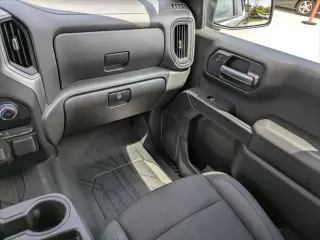 Chevrolet Silverado 1500 2025 4x2 Custom 4p Cab Camioneta 5.8 ft. SB