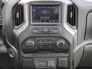 Chevrolet Silverado 1500 2025 4x2 Custom 4p Cab Camioneta 5.8 ft. SB
