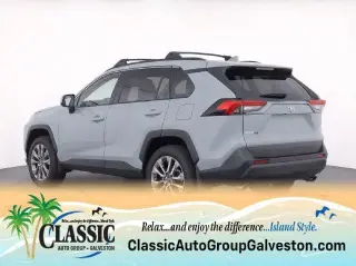 Toyota RAV4 2023 XLE Premium 4dr SUV