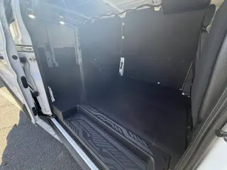 Ford Transit 2025 150 3dr SWB Techo Bajo Furgón de Carga