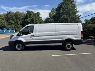 Ford Transit 2025 150 3dr SWB Techo Bajo Furgón de Carga
