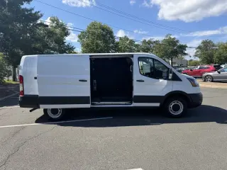 Ford Transit 2025 150 3dr SWB Techo Bajo Furgón de Carga