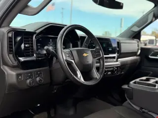 Chevrolet Silverado 1500 2024 4x4 LT 4dr Crew Cab 5.8 ft. SB con 2FL