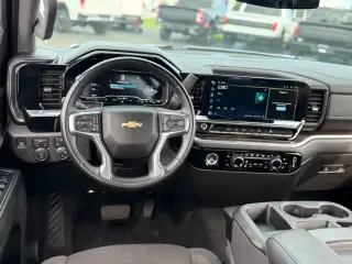 Chevrolet Silverado 1500 2024 4x4 LT 4dr Crew Cab 5.8 ft. SB con 2FL