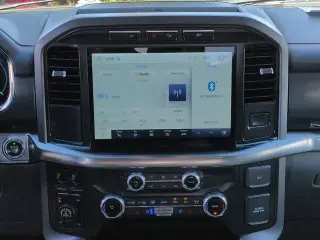 Ford F-150 2022 4x4 Lariat 4dr SuperCrew 5.5 ft. SB