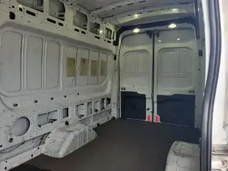 Ford Transit 2017 350 HD 4dr LWB Tech High Tech con Tech con techo alto y puertas laterales dobles corredizas y GVWR de 9950 lb.