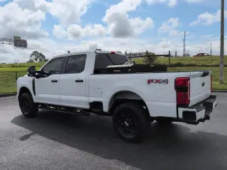 Ford F-250 Super Duty 2024 4x4 XL 4dr Crew Cab 8 ft. LB Pickup