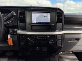 Ford F-350 Super Duty 2024 4x4 XL 2dr Cab Estándar 8 pies. LB SRW Pickup