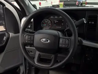 Ford F-350 Super Duty 2024 4x4 XL 2dr Cab Estándar 8 pies. LB SRW Pickup