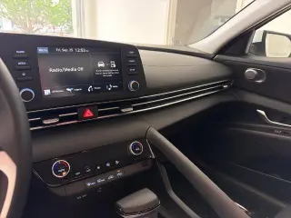 Hyundai ELANTRA Hybrid 2025 Azul Sedán 4 puertas