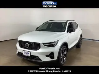Volvo XC40 2024 AWD B5 Plus Dark Theme 4dr SUV