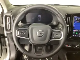 Volvo XC40 2024 AWD B5 Plus Dark Theme 4dr SUV