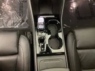 Volvo XC40 2024 AWD B5 Plus Dark Theme 4dr SUV