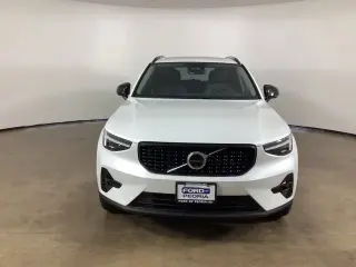 Volvo XC40 2024 AWD B5 Plus Dark Theme 4dr SUV