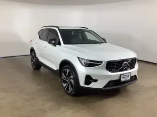 Volvo XC40 2024 AWD B5 Plus Dark Theme 4dr SUV