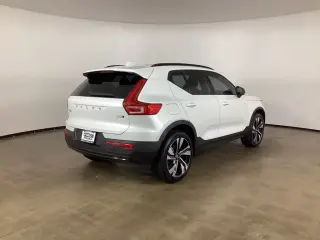 Volvo XC40 2024 AWD B5 Plus Dark Theme 4dr SUV