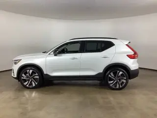 Volvo XC40 2024 AWD B5 Plus Dark Theme 4dr SUV