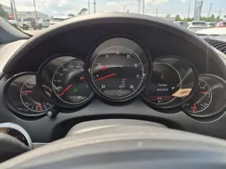 Porsche Cayenne 2014 con transmisión automática integral Platinum 4dr SUV