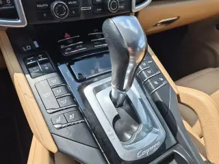 Porsche Cayenne 2014 con transmisión automática integral Platinum 4dr SUV