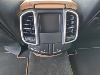 Porsche Cayenne 2014 con transmisión automática integral Platinum 4dr SUV