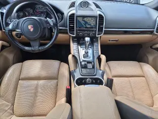Porsche Cayenne 2014 con transmisión automática integral Platinum 4dr SUV