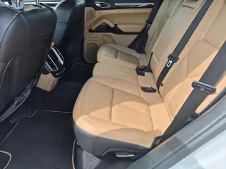 Porsche Cayenne 2014 con transmisión automática integral Platinum 4dr SUV