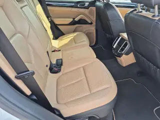 Porsche Cayenne 2014 con transmisión automática integral Platinum 4dr SUV