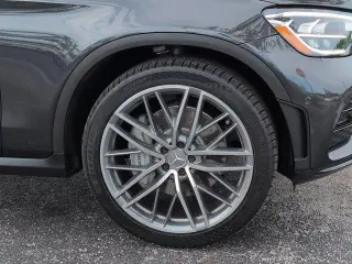 Mercedes-Benz GLC 2021 con tracción en las cuatro ruedas AWD AMG GLC 43 4MATIC de cuatro puertas SUV