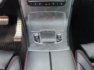 Mercedes-Benz GLC 2021 con tracción en las cuatro ruedas AWD AMG GLC 43 4MATIC de cuatro puertas SUV