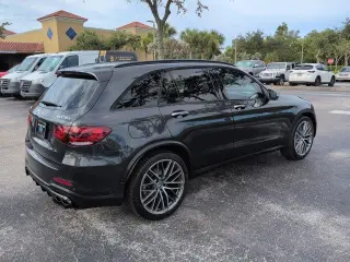Mercedes-Benz GLC 2021 con tracción en las cuatro ruedas AWD AMG GLC 43 4MATIC de cuatro puertas SUV