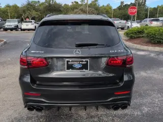 Mercedes-Benz GLC 2021 con tracción en las cuatro ruedas AWD AMG GLC 43 4MATIC de cuatro puertas SUV