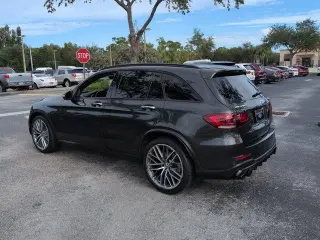Mercedes-Benz GLC 2021 con tracción en las cuatro ruedas AWD AMG GLC 43 4MATIC de cuatro puertas SUV