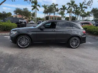 Mercedes-Benz GLC 2021 con tracción en las cuatro ruedas AWD AMG GLC 43 4MATIC de cuatro puertas SUV
