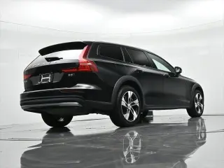 Volvo V60 Cross Country 2024 AWD B5 Plus 4dr Wagon