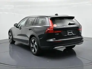 Volvo V60 Cross Country 2024 AWD B5 Plus 4dr Wagon