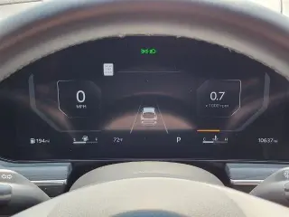 Vehículo Kia K5 2025 con motor 4 puertas sedán