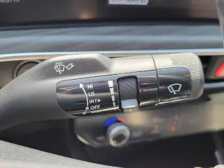 Vehículo Kia K5 2025 con motor 4 puertas sedán