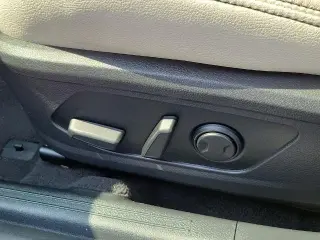 Vehículo Kia K5 2025 con motor 4 puertas sedán