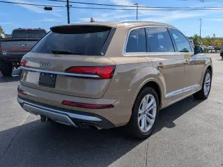 Audi Q7 2025 AWD quattro Premium 45 TFSI 4dr SUV