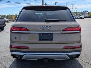 Audi Q7 2025 AWD quattro Premium 45 TFSI 4dr SUV