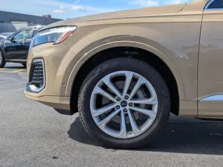 Audi Q7 2025 AWD quattro Premium 45 TFSI 4dr SUV