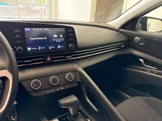 Hyundai ELANTRA 2025 SE 4dr Sedan