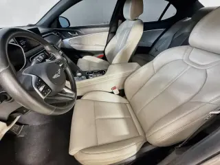 Genesis G70 2023 2.0T 4dr Sedán
