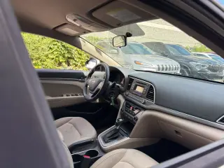 Hyundai ELANTRA 2017 SE Sedán 4 puertas 6M