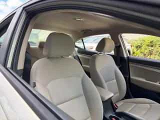 Hyundai ELANTRA 2017 SE Sedán 4 puertas 6M