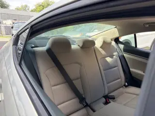 Hyundai ELANTRA 2017 SE Sedán 4 puertas 6M