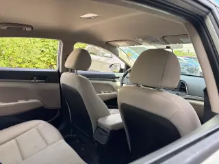 Hyundai ELANTRA 2017 SE Sedán 4 puertas 6M