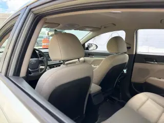 Hyundai ELANTRA 2017 SE Sedán 4 puertas 6M