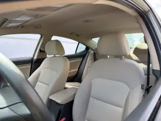 Hyundai ELANTRA 2017 SE Sedán 4 puertas 6M