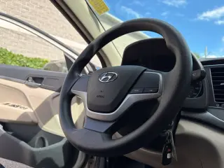 Hyundai ELANTRA 2017 SE Sedán 4 puertas 6M